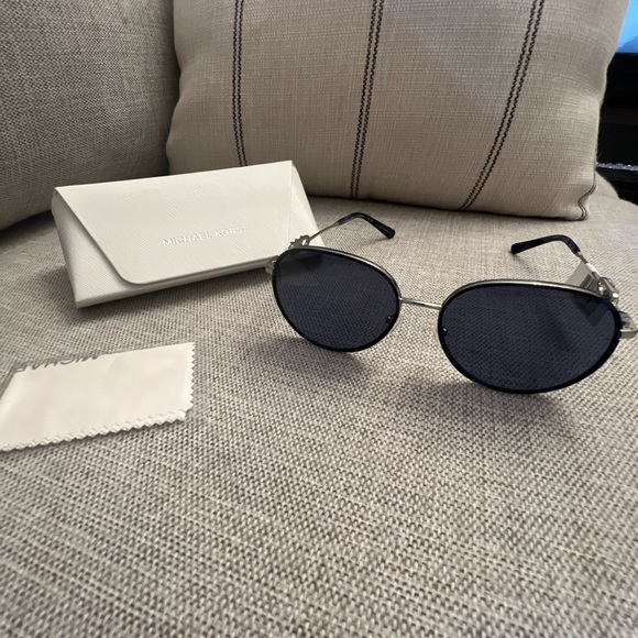 MICHAEL KORS MK1128J EMPIRE SUNGLASSES - Picture 2 of 5